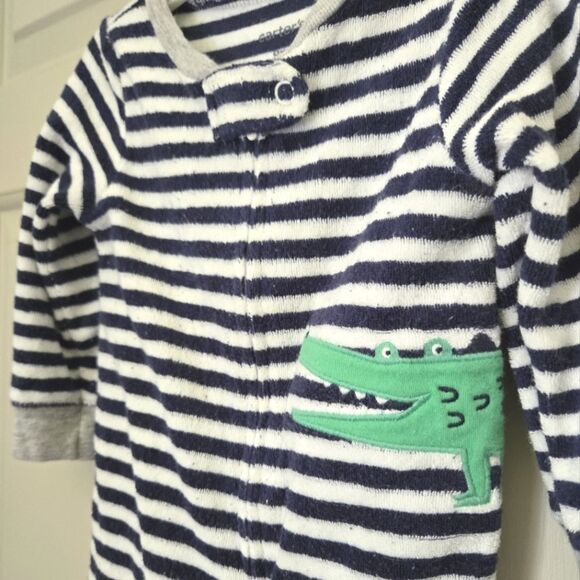 2/$15 Carters Striped Crocodile Sleeper Soze 9 M - Picture 3 of 4